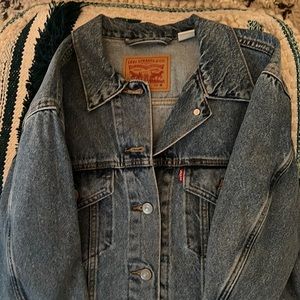 Levi’s boyfriend trucker jean jacket